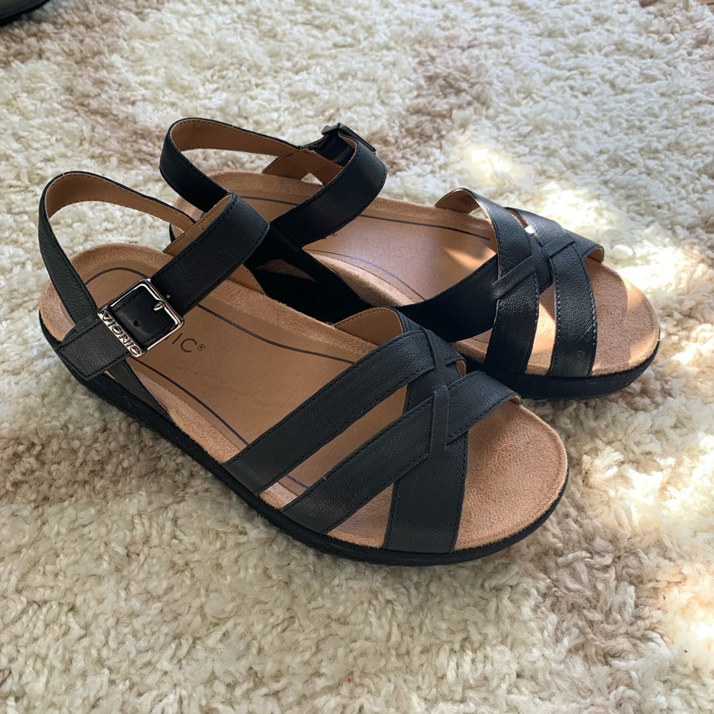 Vionic Violet Black Platform Sandals